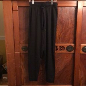 Lululemon black loose fit perforated pant sz 4